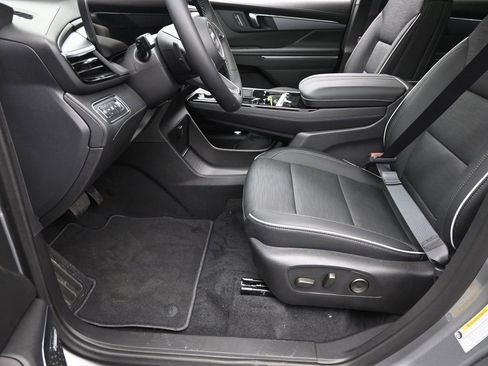 Used 2025 Buick Enclave Sport Touring w/ Power Package image 20