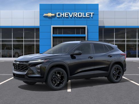 New 2026 Chevrolet Trax LT w/ Midnight Edition FWD image 2
