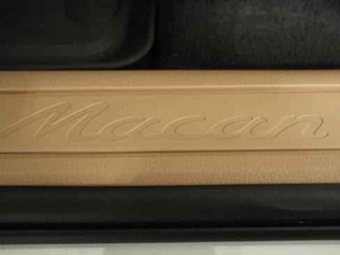 Certified 2025 Porsche Macan image 32