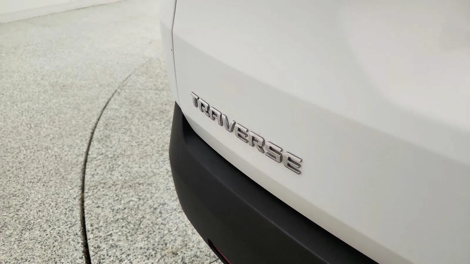 Used 2023 Chevrolet Traverse LT FWD image 38