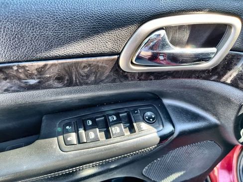 Used 2012 Jeep Grand Cherokee Laredo AWD/4WD image 16