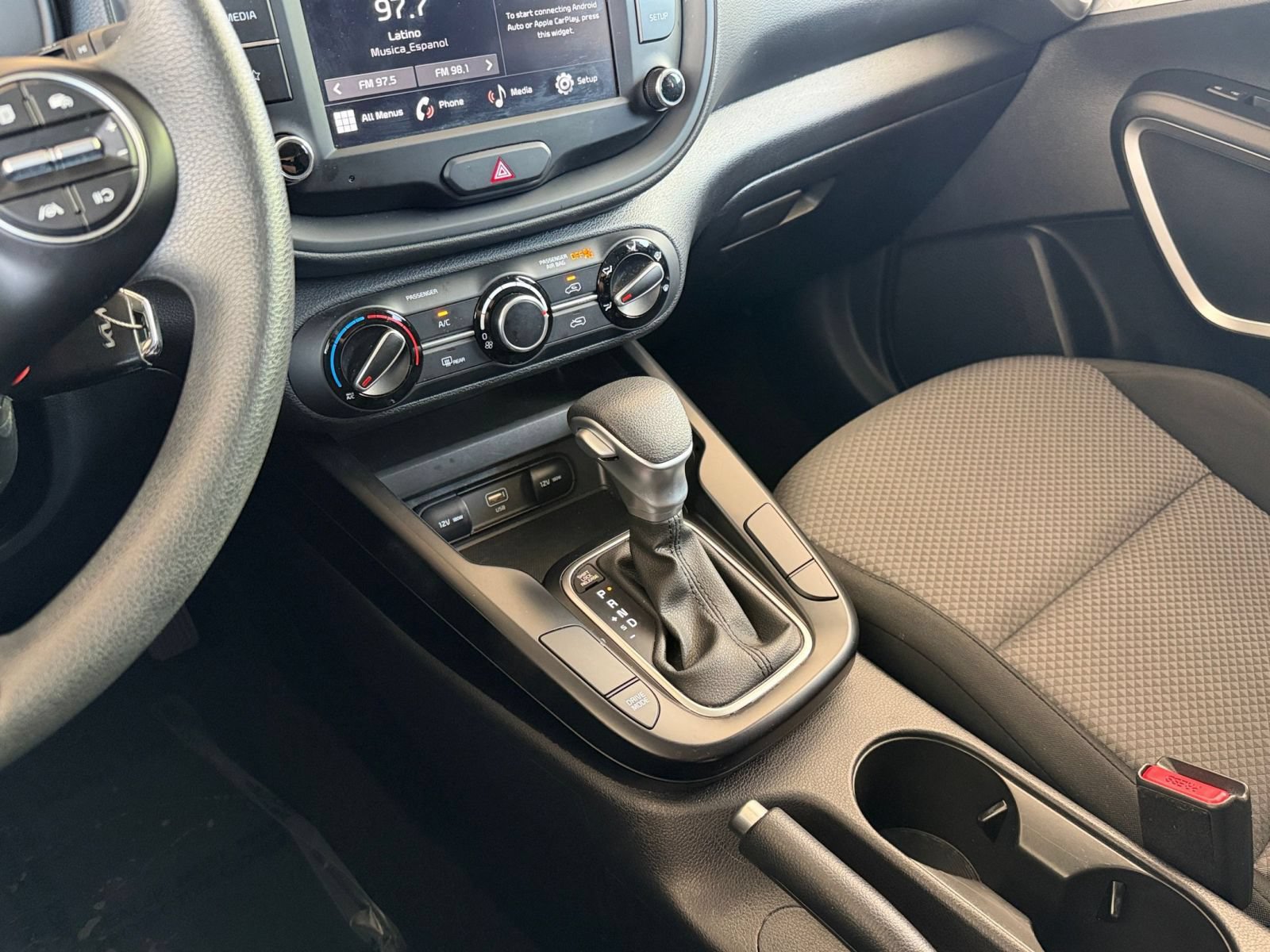 Used 2025 Kia Soul LX w/ LX Technology Package FWD image 38
