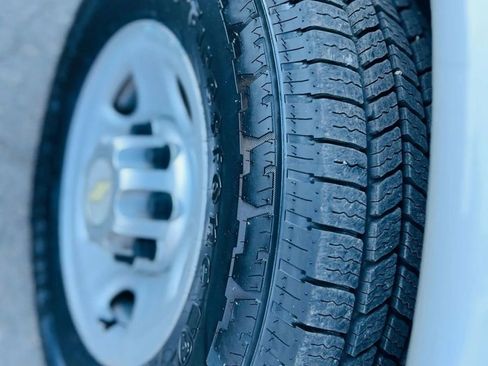 Used 2013 Chevrolet Express 2500 image 19