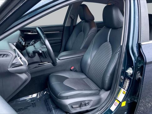 Used 2018 Toyota Camry SE FWD image 8