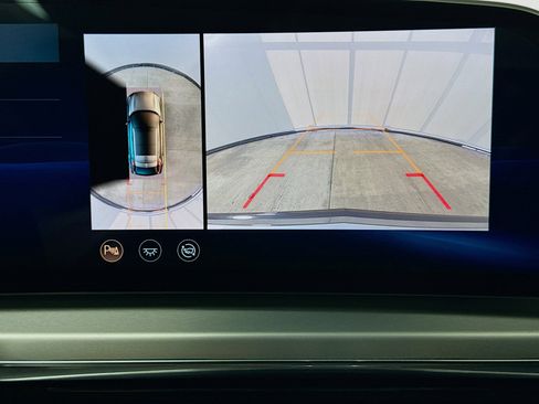 Used 2024 Cadillac Lyriq Sport image 14