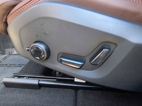 Used 2025 Volvo XC60 T8 Ultra image 17