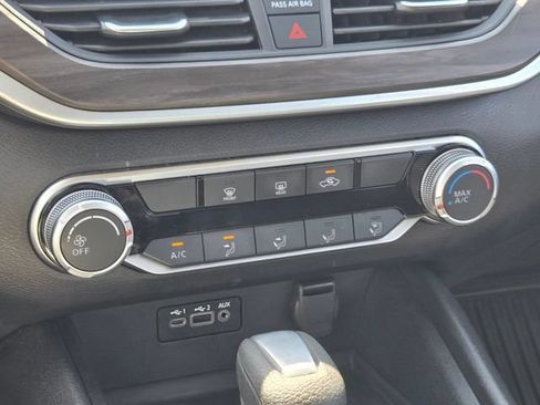 Used 2025 Nissan Altima 2.5 SV FWD image 27
