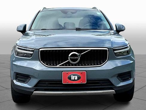 Used 2022 Volvo XC40 T5 Momentum image 3