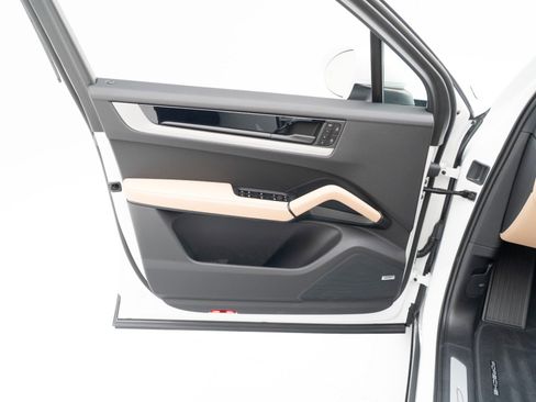 Certified 2026 Porsche Cayenne image 20