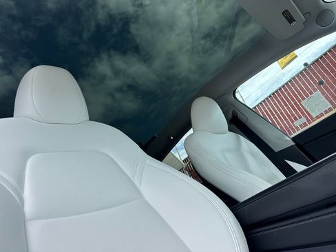 Used 2023 Tesla Model Y Performance AWD/4WD image 16