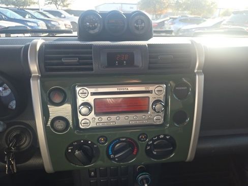 Used 2014 Toyota FJ Cruiser 4WD w/ Convenience Package image 11