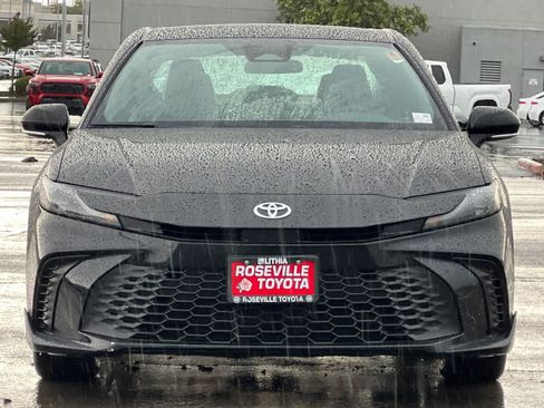 Used 2025 Toyota Camry SE FWD image 10
