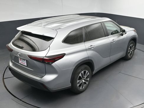 Certified 2024 Toyota Highlander XLE image 36