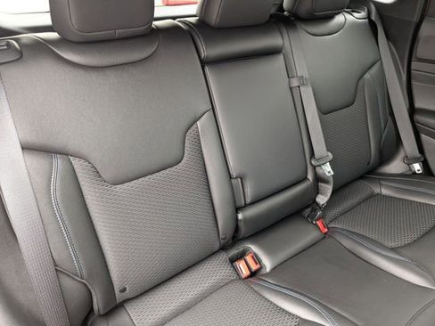 Used 2025 Jeep Compass Latitude w/ Altitude Special Edition image 14