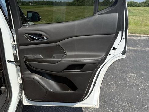 Used 2023 GMC Acadia SLT w/ Elevation Edition image 16