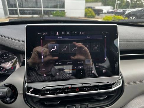 New 2025 Jeep Compass Limited image 22