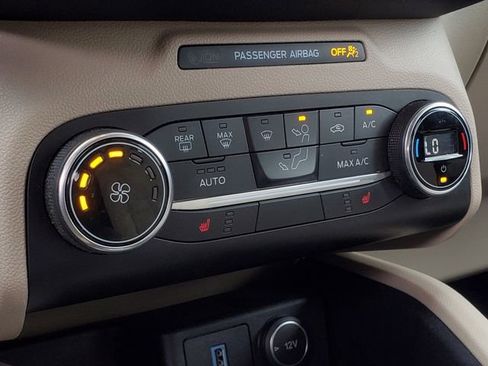 Used 2020 Ford Escape SE image 19