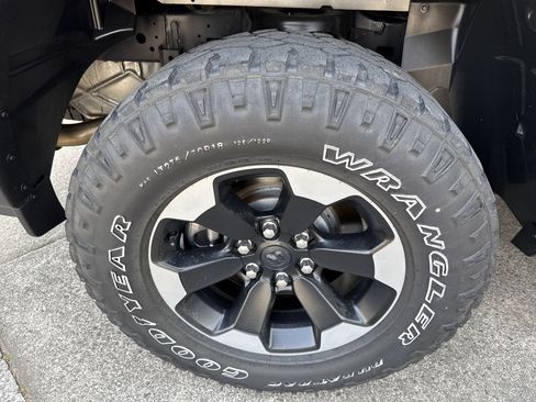 Used 2020 RAM 1500 Rebel image 17