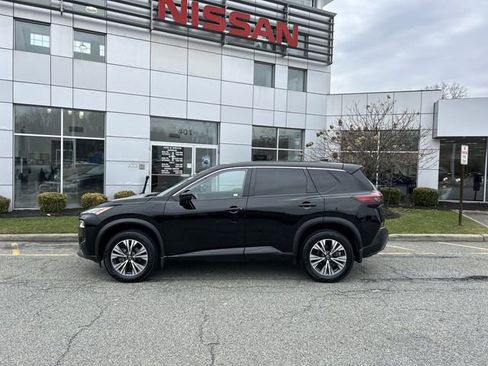 Used 2023 Nissan Rogue SV image 5