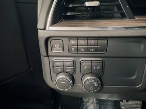 Used 2025 Chevrolet Tahoe LT AWD/4WD image 33