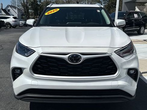 Used 2025 Toyota Highlander XLE image 8