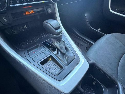 Used 2025 Toyota RAV4 XLE FWD image 29