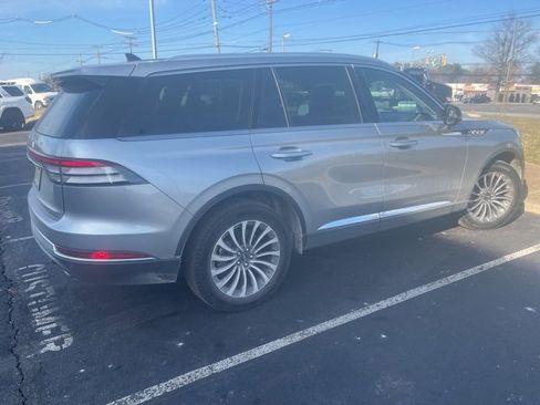 Used 2024 Lincoln Aviator AWD w/ Premium Package image 3