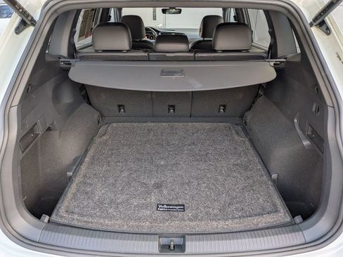 Used 2022 Volkswagen Tiguan SEL R-Line image 31