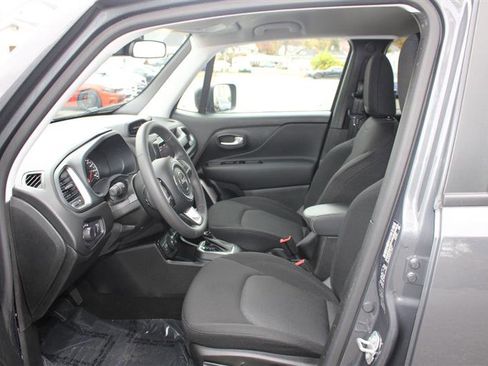 Used 2023 Jeep Renegade Latitude image 11