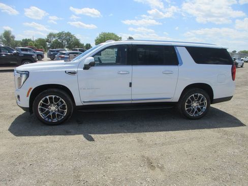 New 2026 GMC Yukon XL Elevation w/ Elevation Premium Package AWD/4WD image 7