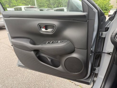 New 2026 Honda HR-V EX-L image 32