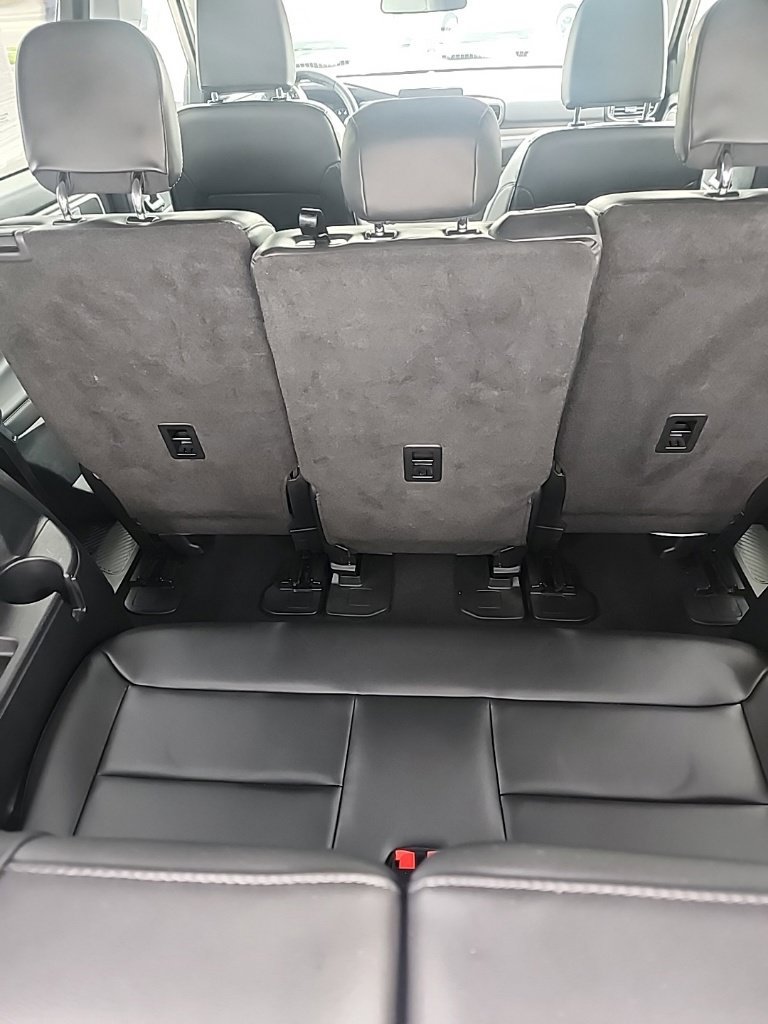 Used 2023 Ford Explorer XLT w/ Equipment Group 202A AWD/4WD image 14