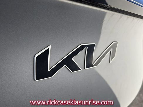 Used 2024 Kia Sportage LX FWD image 7