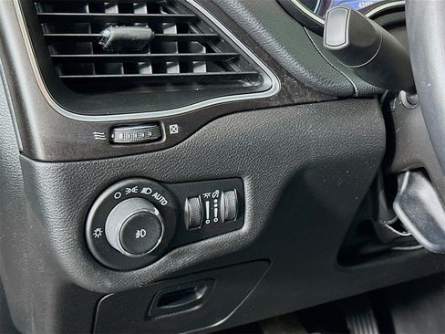 Used 2020 Jeep Cherokee Trailhawk w/ Cold Weather Group image 10