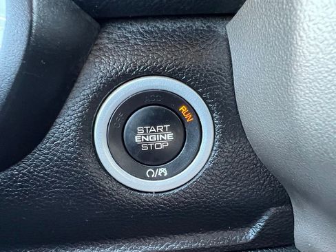 Used 2019 RAM 1500 Laramie AWD/4WD image 44