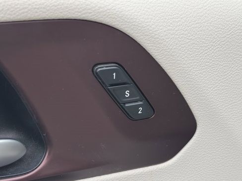 Used 2017 Chrysler Pacifica Limited w/ Advanced Safetytec Group image 12