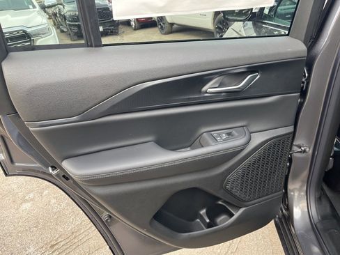 New 2025 Jeep Grand Cherokee Altitude image 15