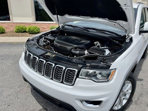 Used 2021 Jeep Grand Cherokee Laredo image 24