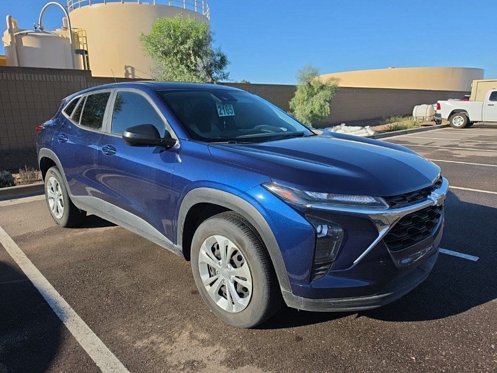 Used 2024 Chevrolet Trax LS FWD image 3