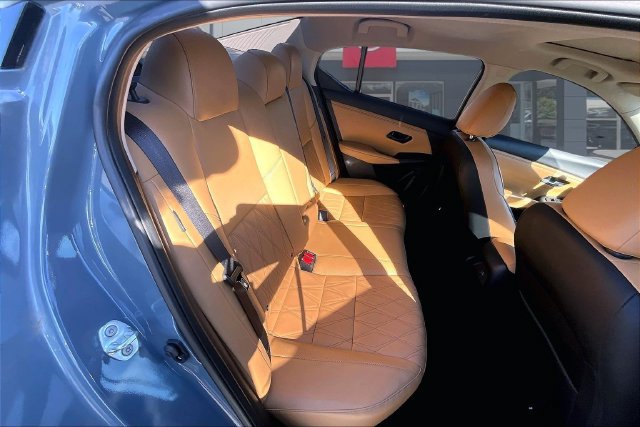 Used 2025 Nissan Sentra SV w/ SV Premium Package FWD image 25