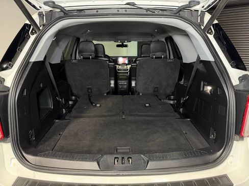 Used 2020 Ford Explorer XLT w/ Equipment Group 202A RWD image 14