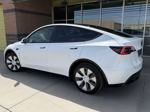Used 2023 Tesla Model Y Long Range AWD/4WD image 5