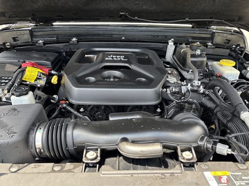 Used 2023 Jeep Wrangler Unlimited Sahara AWD/4WD image 34