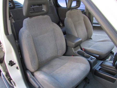 Used 1999 Isuzu Rodeo LS image 36