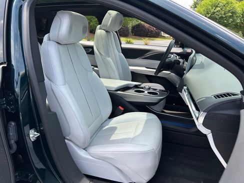 Used 2024 Cadillac Lyriq Sport AWD/4WD image 43