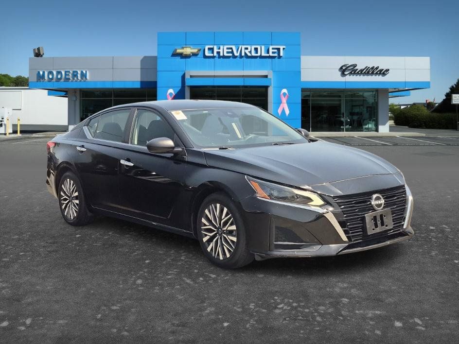 Used 2024 Nissan Altima 2.5 SV FWD image 7