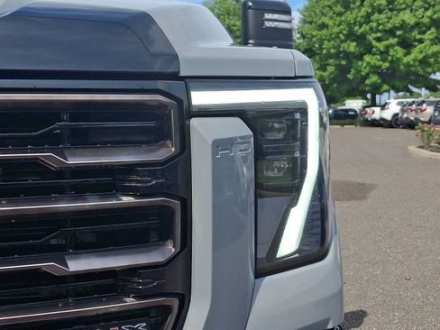Used 2024 GMC Sierra 2500 AT4X AWD/4WD image 10