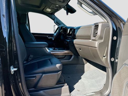 Used 2025 Chevrolet Silverado 2500 LT w/ Z71 Chrome Sport Edition image 32