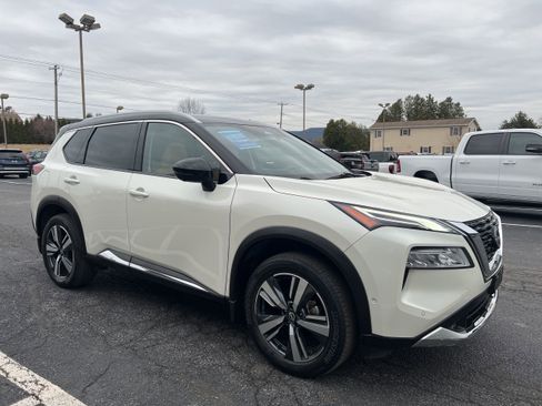 Used 2022 Nissan Rogue Platinum w/ Head-Up Display Package image 8