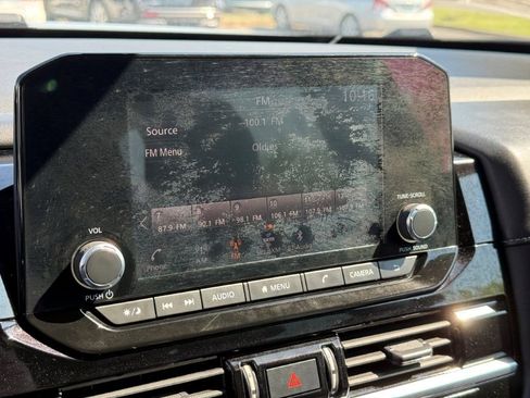 Used 2022 Nissan Pathfinder SV FWD image 25